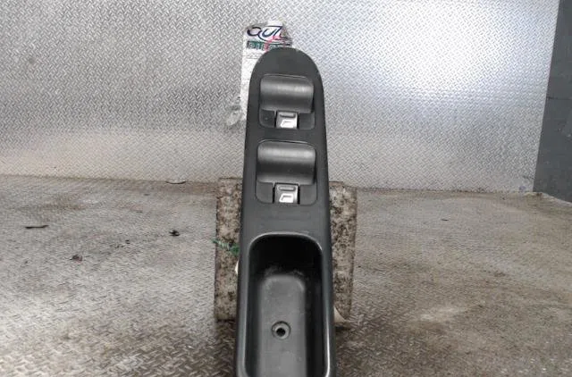 Commande lève-glace porte avant gauche PEUGEOT 307  307 PHASE 1 occasion — photo 2