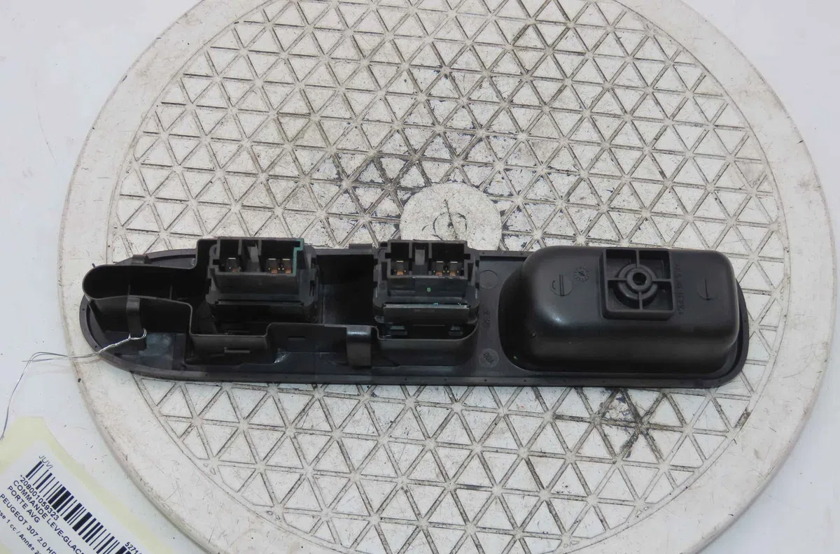 Commande lève-glace porte avant gauche PEUGEOT 307 occasion — photo 2