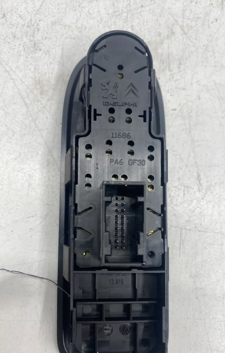 Commande lève-glace porte avant gauche PEUGEOT 308 1 PHASE 2 occasion — photo 2