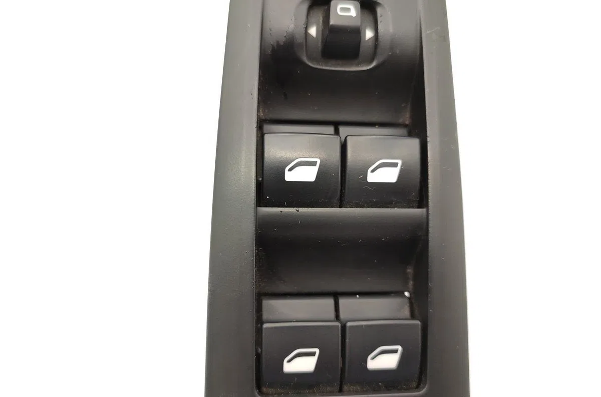 Commande lève-glace porte avant gauche PEUGEOT 308 2 PHASE 1 occasion — photo 2