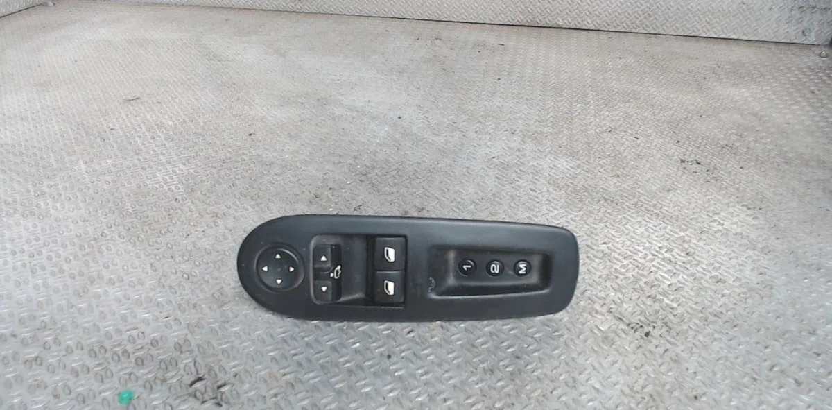 Commande lève-glace porte avant gauche PEUGEOT 407  407 COUPE occasion — photo 2