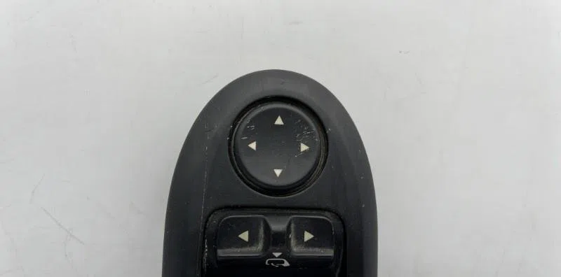 Commande lève-glace porte avant gauche PEUGEOT 407 PHASE 1 occasion — photo 2
