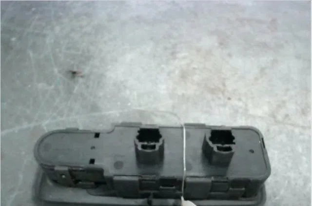 Commande lève-glace porte avant gauche Peugeot 807 (EB_) 2.2 hdi (2002) occasion — photo 3