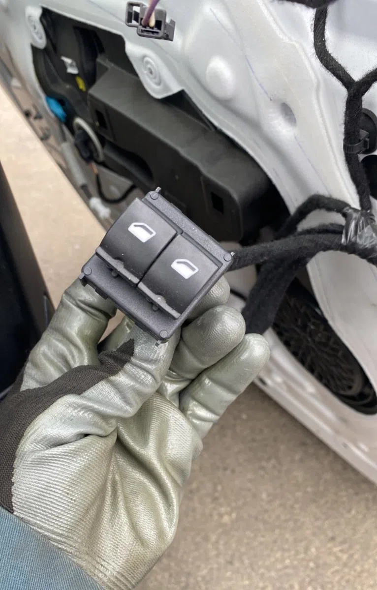 Commande lève-glace porte avant gauche PEUGEOT RIFTER occasion — photo 2