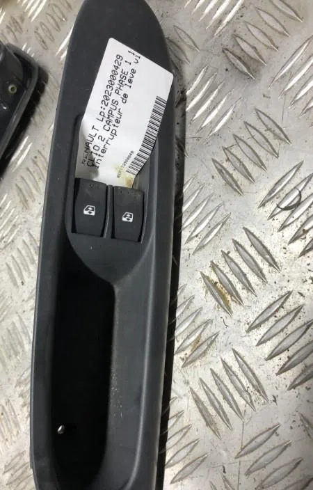 Commande lève-glace porte avant gauche RENAULT CLIO 2 CAMPUS PHASE 1 occasion