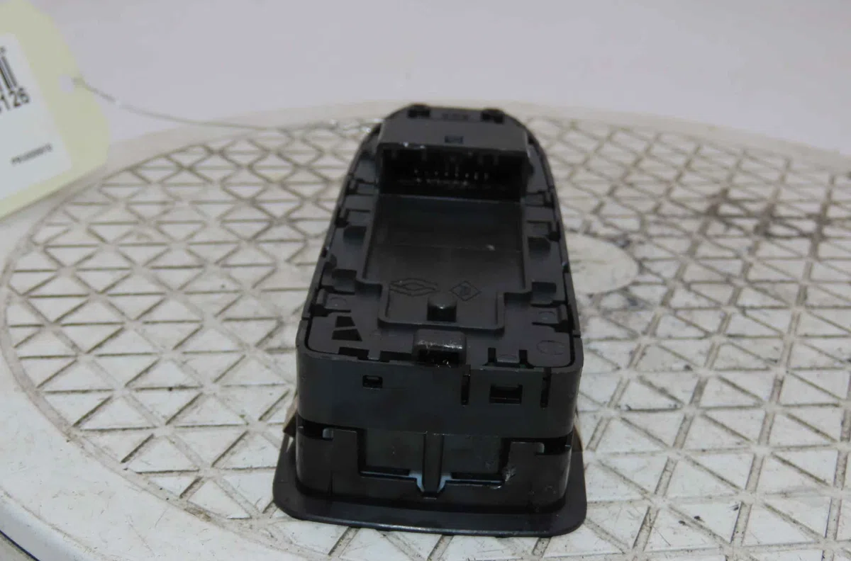 Commande lève-glace porte avant gauche RENAULT CLIO V occasion — photo 2
