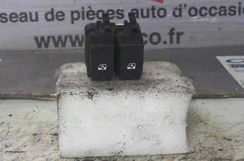 Commande lève-glace porte avant gauche Renault ESPACE IV (JK0-1_) 2.2 dci (jk0h) (2002-2006) occasion — photo 2