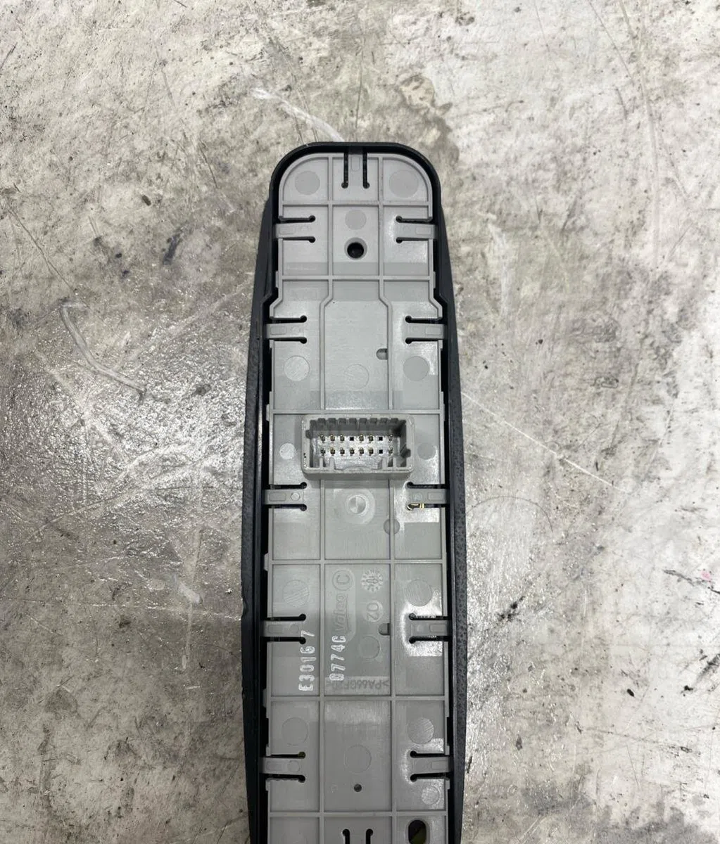 Commande lève-glace porte avant gauche RENAULT LAGUNA 3 PHASE 3 occasion — photo 2