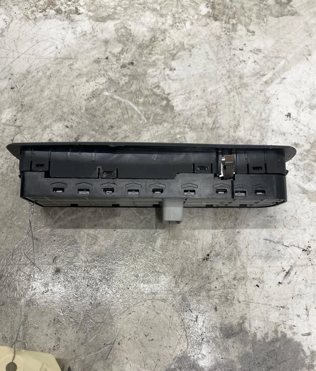 Commande lève-glace porte avant gauche RENAULT LAGUNA 3 PHASE 3 occasion — photo 4