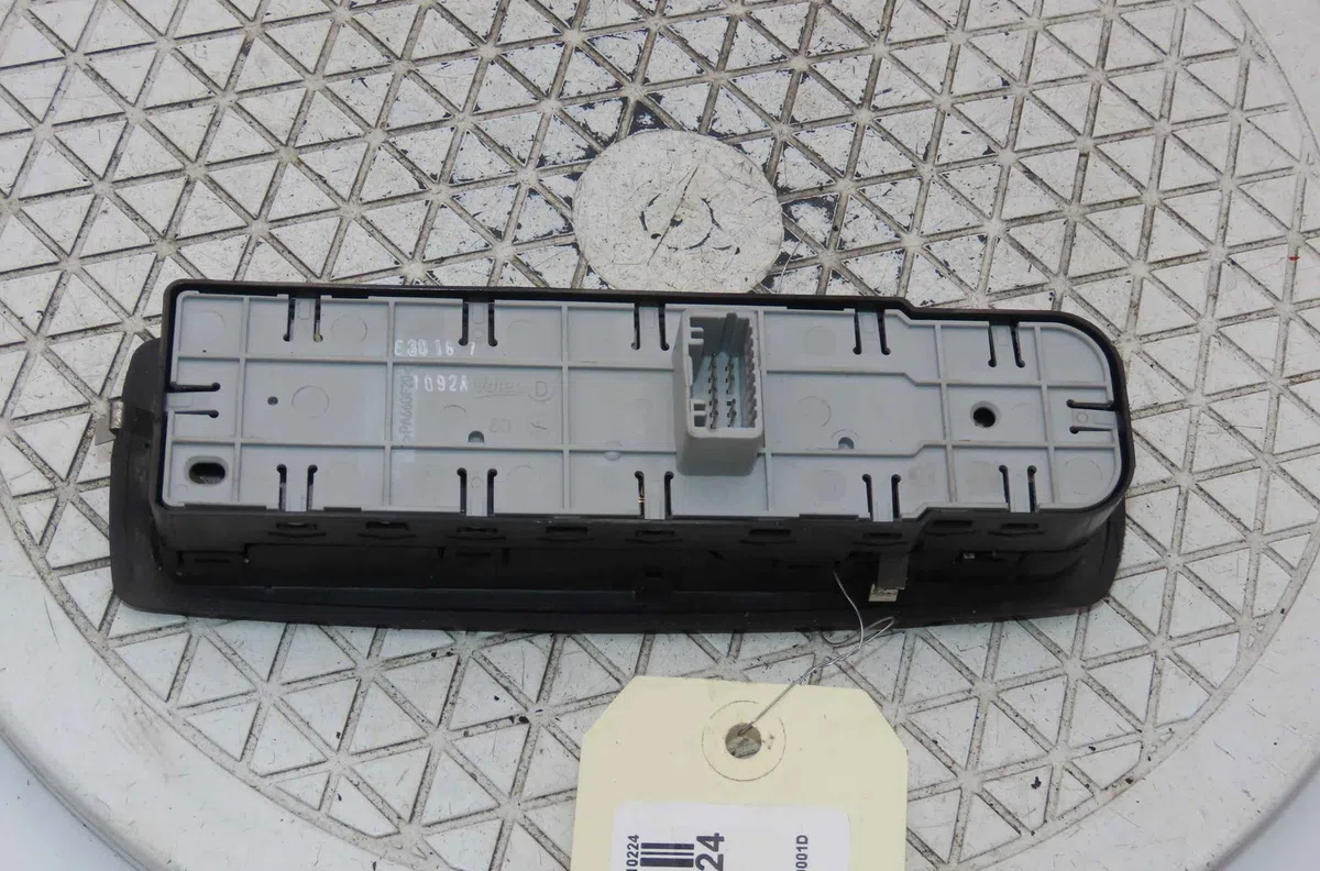 Commande lève-glace porte avant gauche RENAULT LAGUNA III occasion — photo 2