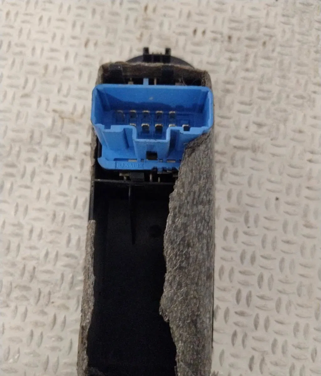 Commande lève-glace porte avant gauche RENAULT MEGANE 2  MEGANE 2 PHASE 1 occasion — photo 2