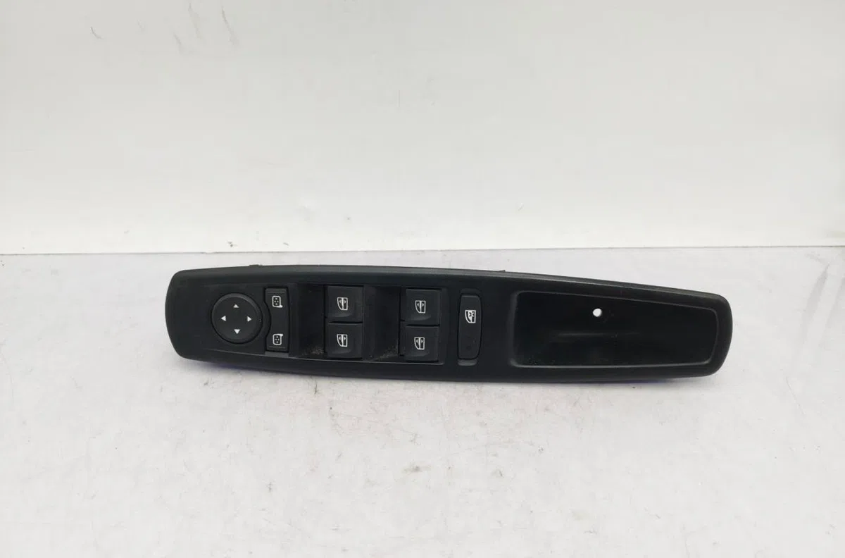 Commande lève-glace porte avant gauche RENAULT MEGANE 3 PHASE 1 occasion — photo 2