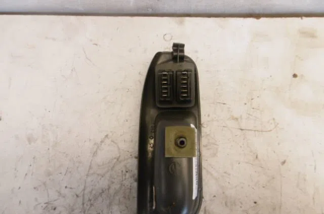Commande lève-glace porte avant gauche RENAULT MEGANE SCENIC I 2000 occasion — photo 2