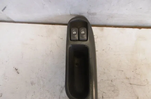Commande lève-glace porte avant gauche RENAULT MEGANE SCENIC I 2000 occasion — photo 3