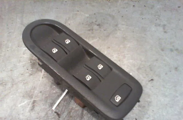 Commande lève-glace porte avant gauche RENAULT SCENIC 2008 occasion — photo 2