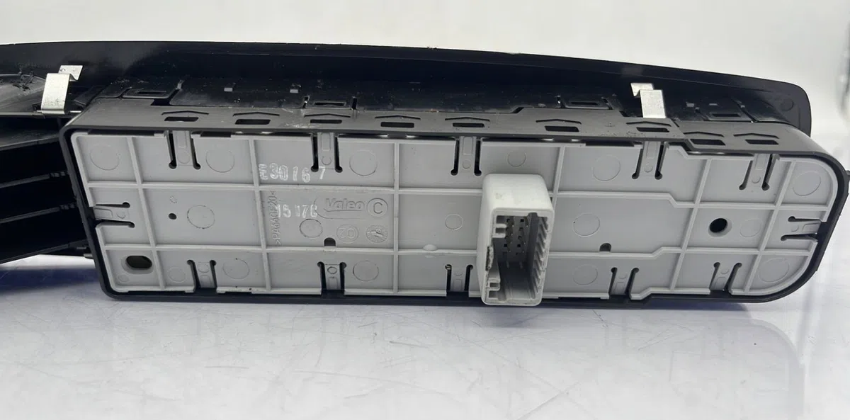 Commande lève-glace porte avant gauche RENAULT SCENIC 3 PHASE 1 occasion — photo 4