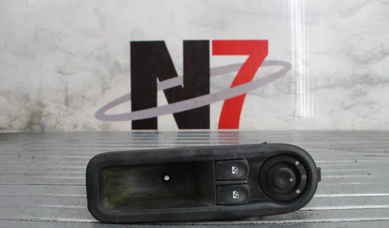 Commande lève-glace porte avant gauche RENAULT TWINGO 2 PHASE 1 occasion — photo 2