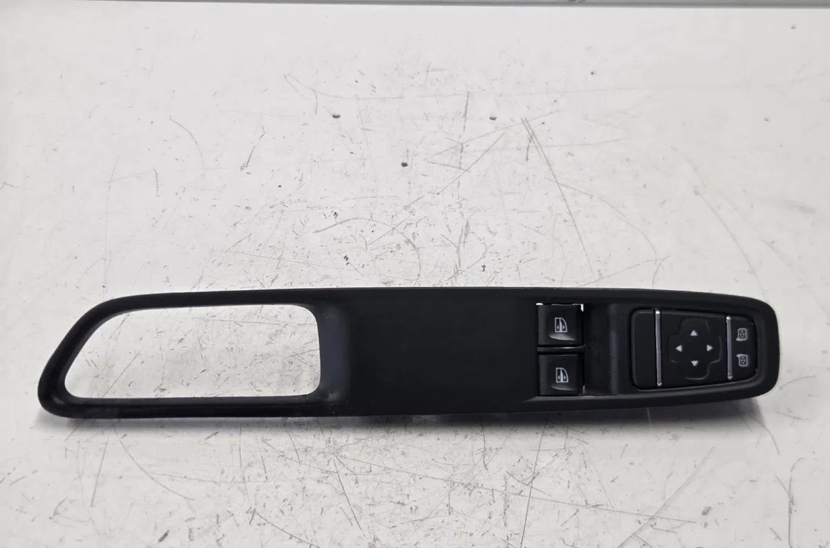 Commande lève-glace porte avant gauche RENAULT TWINGO 3 PHASE 1 occasion — photo 2