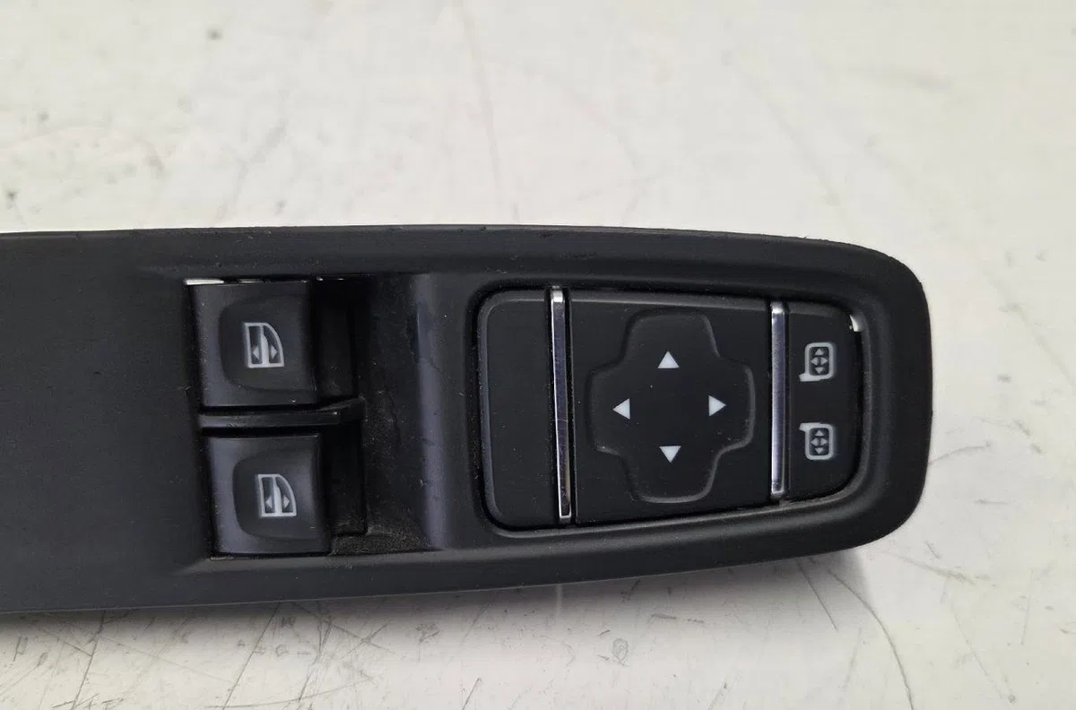 Commande lève-glace porte avant gauche RENAULT TWINGO 3 PHASE 1 occasion — photo 4