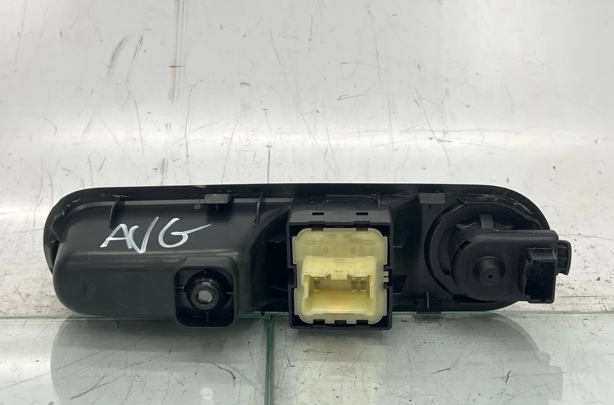 Commande lève-glace porte avant gauche RENAULT TWINGO 3 PHASE 1 occasion — photo 3