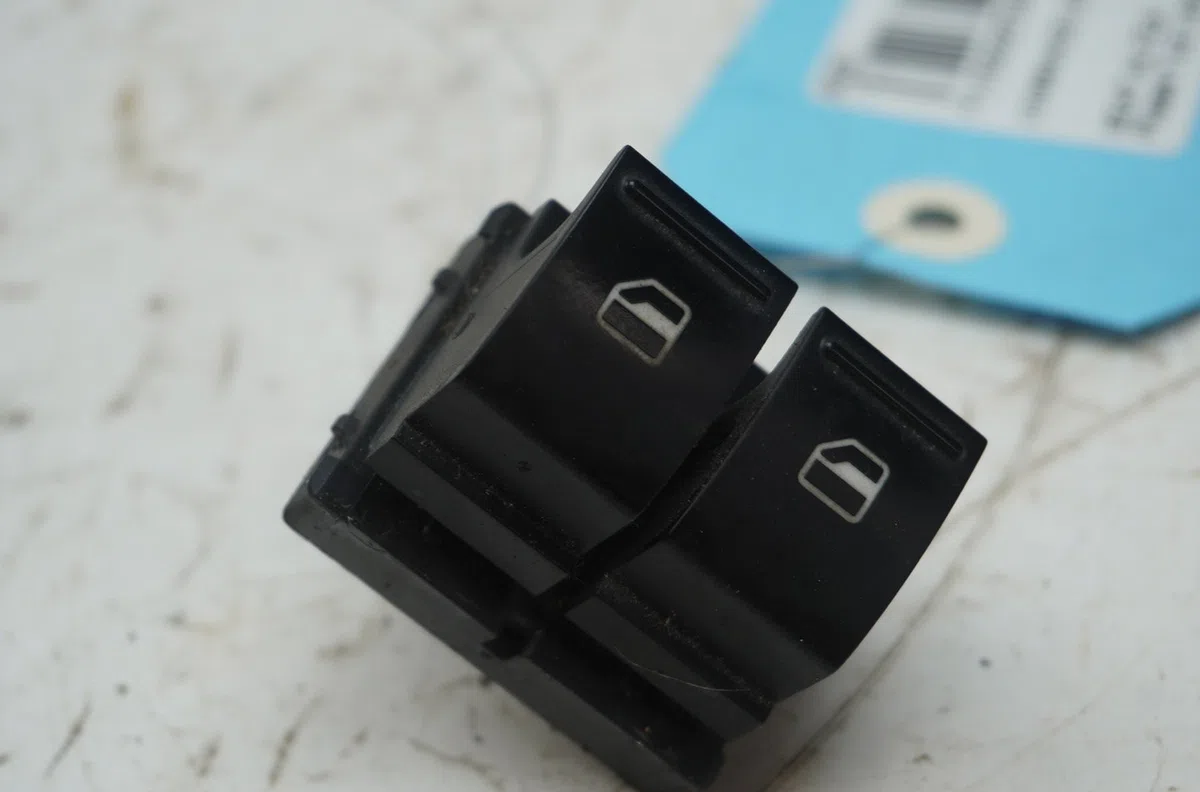 Commande lève-glace porte avant gauche Seat ALTEA (5P1) 1.9 tdi (2004) 5 portes occasion — photo 2