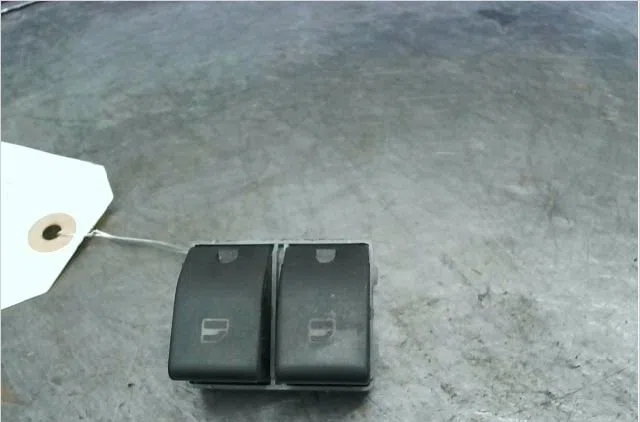 Commande lève-glace porte avant gauche SEAT IBIZA 2003 occasion — photo 3