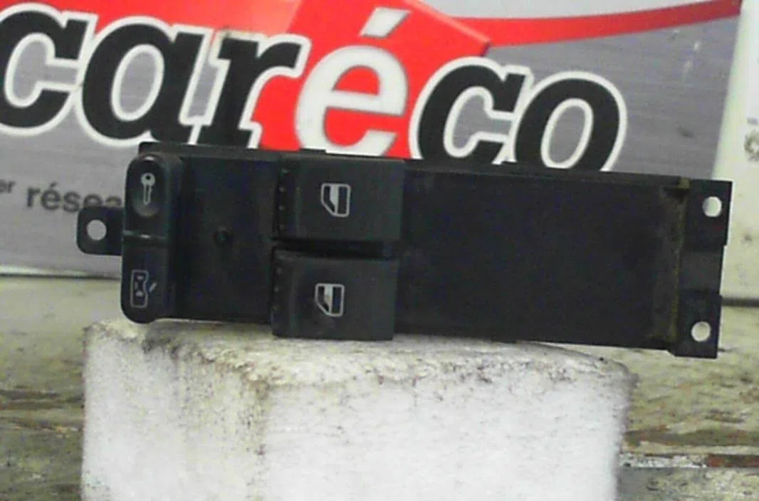 Commande lève-glace porte avant gauche SEAT LEON 1  LEON 1 occasion — photo 2