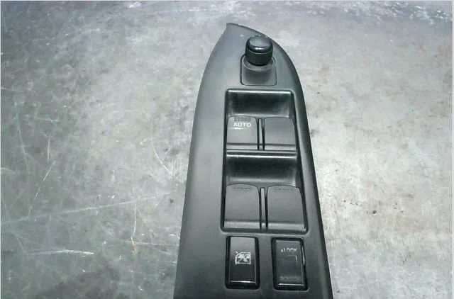 Commande lève-glace porte avant gauche Suzuki GRAND VITARA II (JT, TE, TD) 1.9 ddis traction intégrale (jt419, td44, jb419wd,... occasion — photo 4