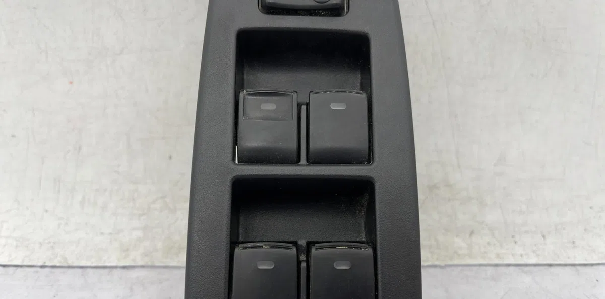 Commande lève-glace porte avant gauche TOYOTA AURIS 1 PHASE 2 occasion — photo 4