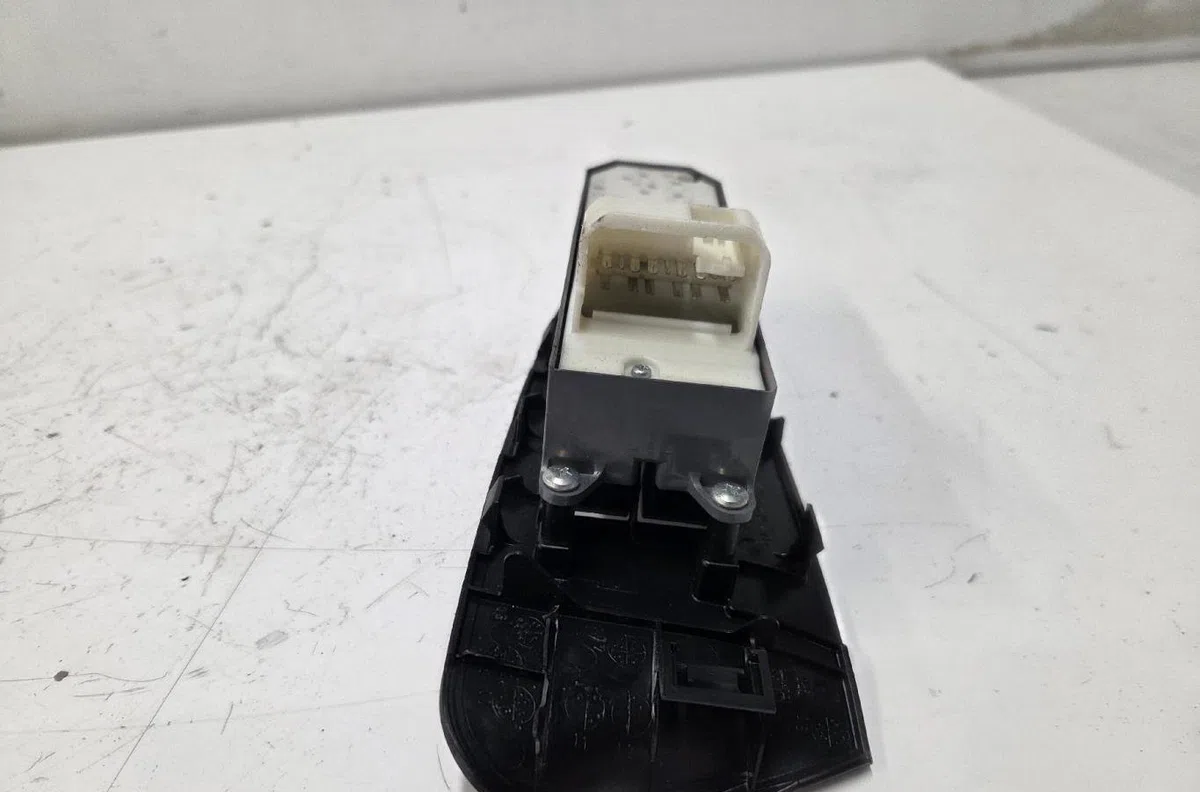Commande lève-glace porte avant gauche TOYOTA RAV4 3 PHASE 2 occasion — photo 4