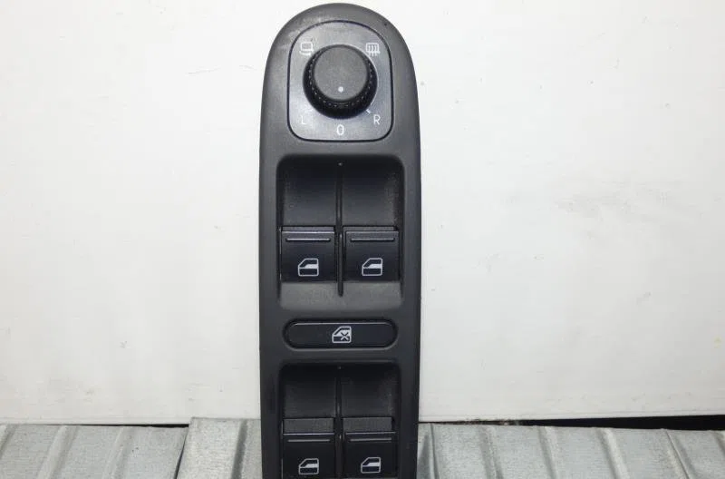 Commande lève-glace porte avant gauche VOLKSWAGEN GOLF 6 occasion — photo 3