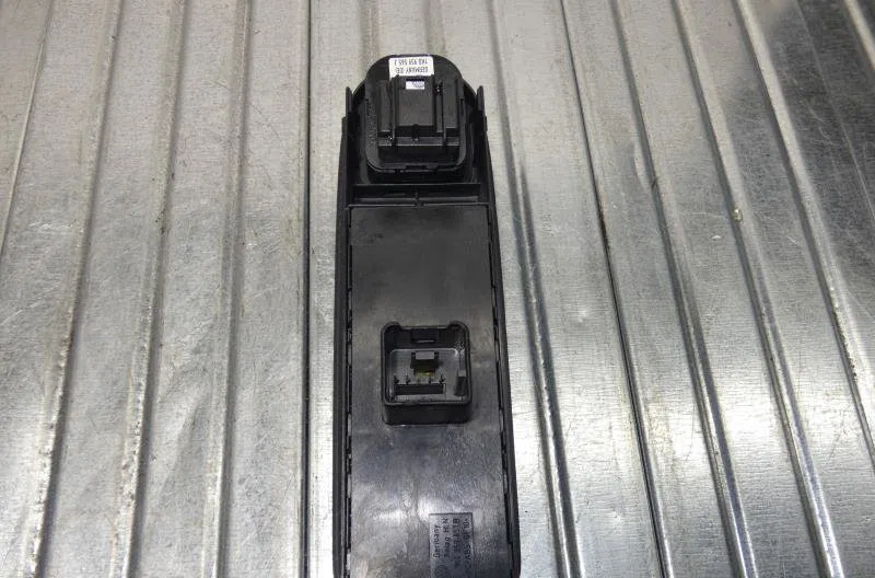 Commande lève-glace porte avant gauche VOLKSWAGEN GOLF 6 occasion — photo 4