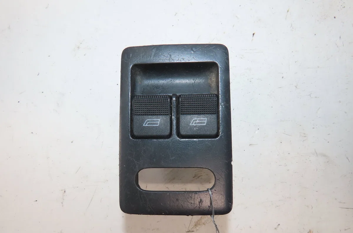 Commande lève-glace porte avant gauche Volkswagen POLO (6N2) 1.4 tdi (1999-2001) 5 portes occasion — photo 2
