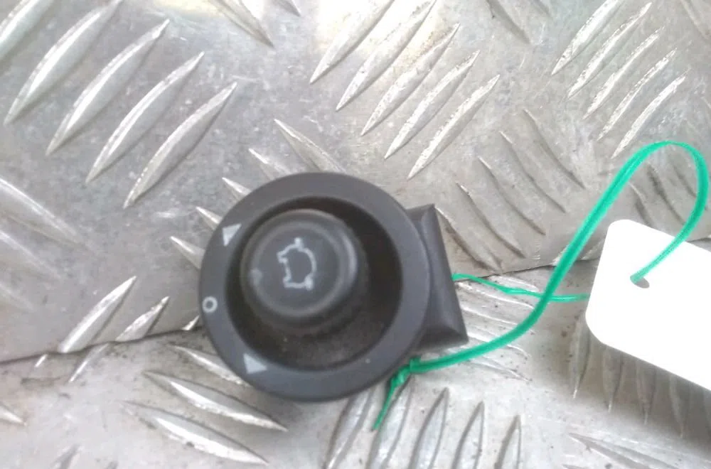 Commande rétroviseurs extérieures électriques Ford COUGAR (EC_) 2.5 v6 24v (1998-2001) occasion — photo 2