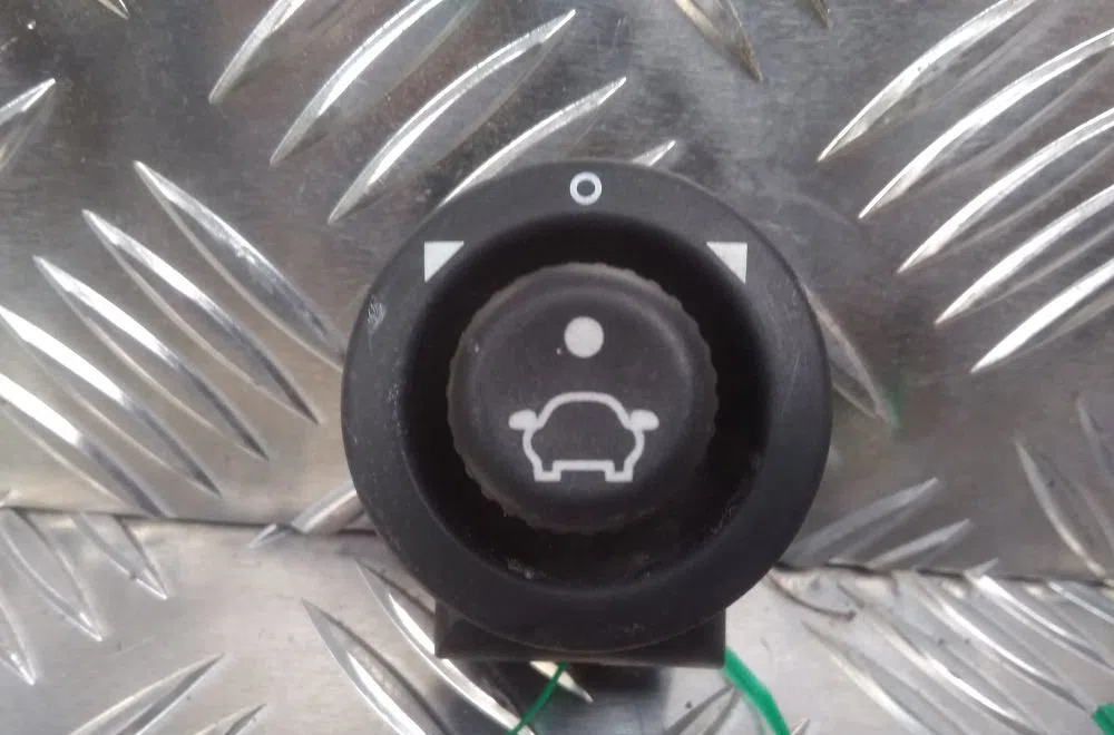 Commande rétroviseurs extérieures électriques Ford FOCUS I (DAW, DBW) 1.8 tdci (2001-2004) occasion — photo 3