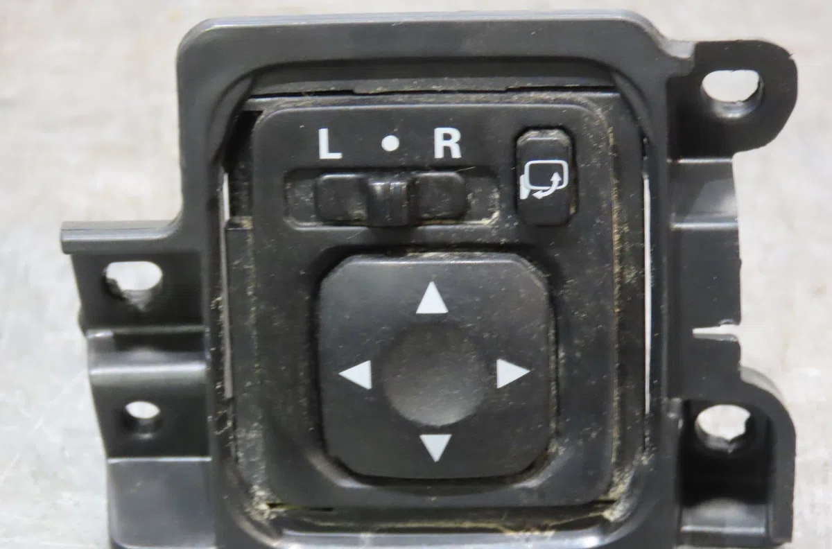 Commande rétroviseurs extérieures électriques Mitsubishi L200 - TRITON (KJ_, KK_, KL_) 2.4 di-d 4wd (kl1t) (2014) 4 portes occasion — photo 3