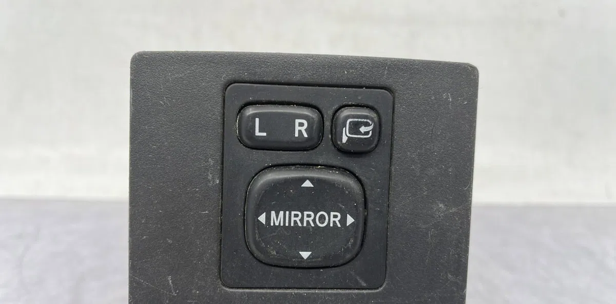 Commande rétroviseurs extérieures électriques TOYOTA RAV4 3 PHASE 1 occasion — photo 2