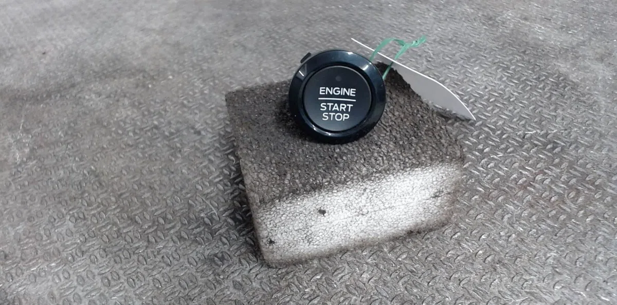 Commande toit ouvrant FORD FIESTA 7 PHASE 1 occasion — photo 3