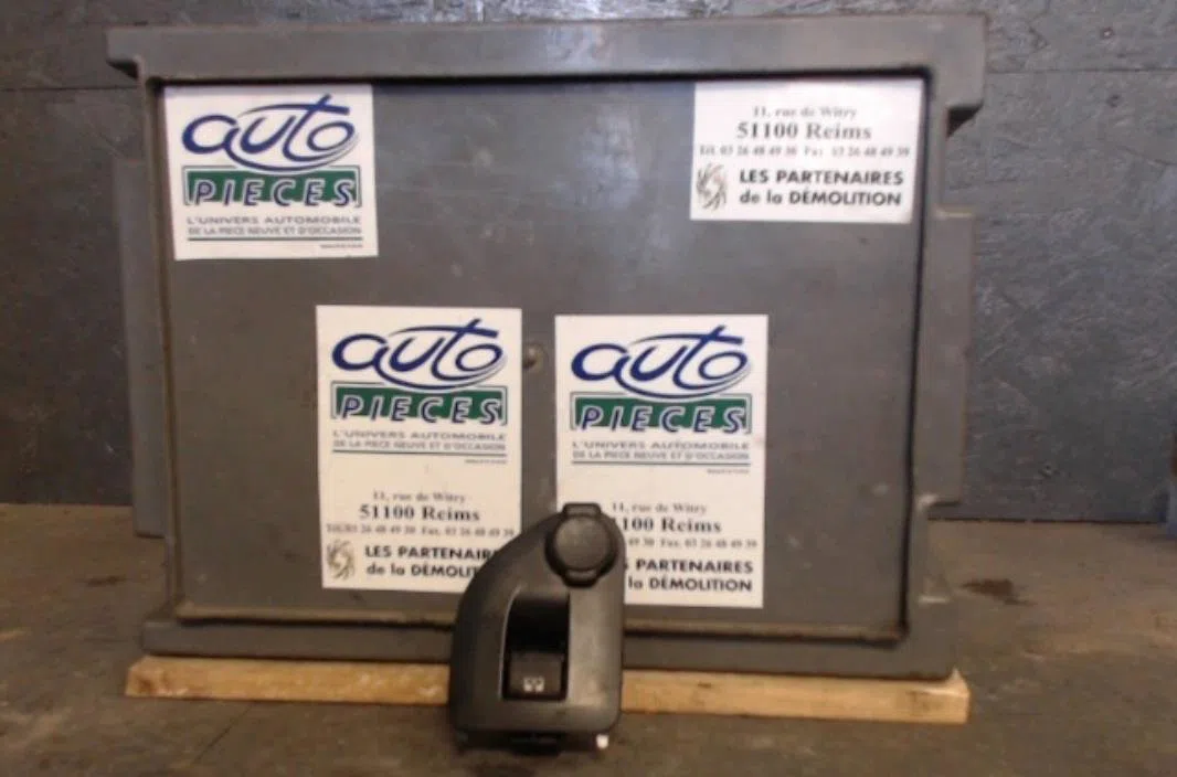 Commande toit ouvrant PEUGEOT 308 1 PHASE 2 occasion — photo 2