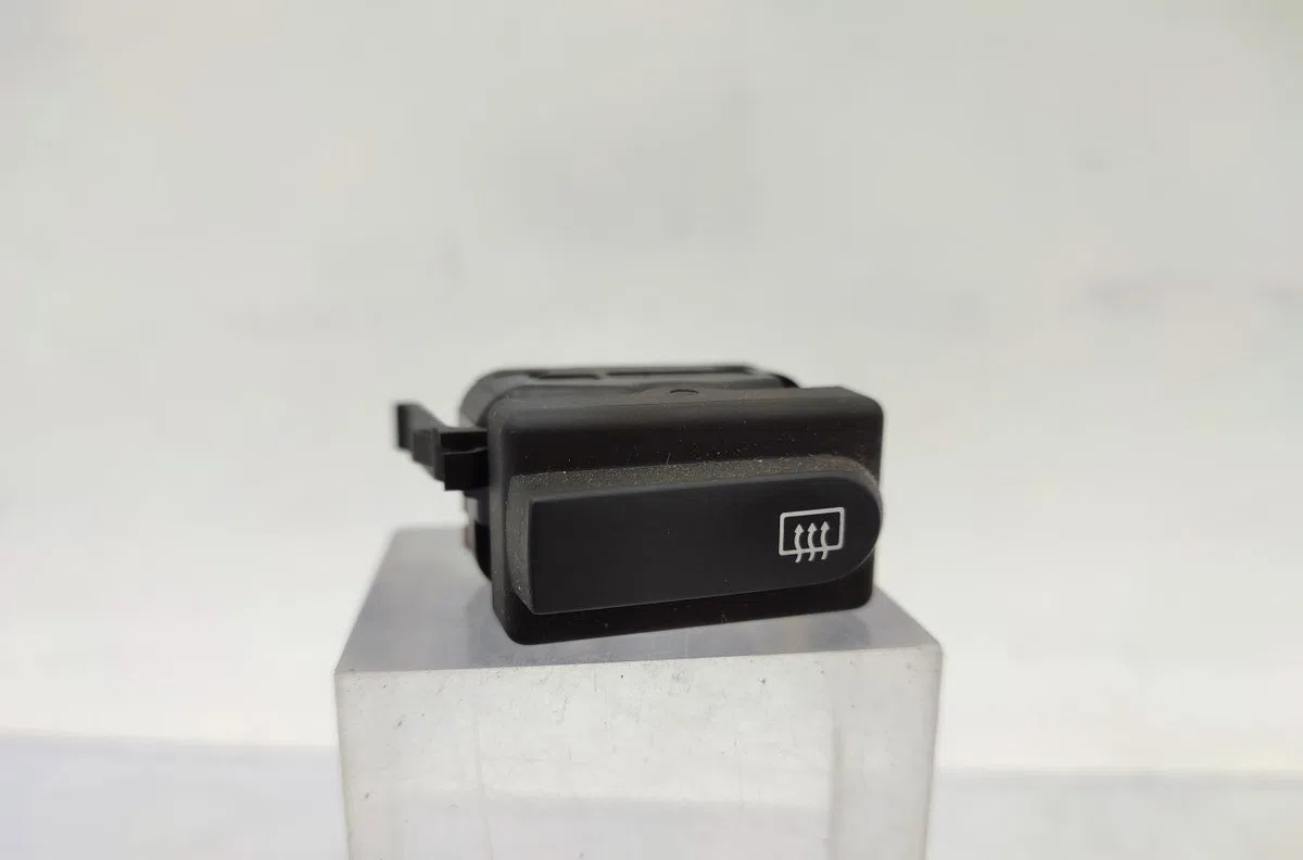 Commande toit ouvrant RENAULT CLIO 2 CAMPUS PHASE 1 occasion — photo 2