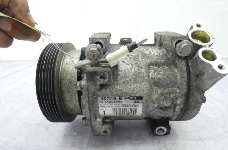 Compresseur air conditionne DACIA LOGAN MCV 1 PHASE 1 BREAK occasion — photo 2
