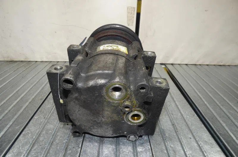 Compresseur air conditionne FORD FIESTA 4 PHASE 1 occasion — photo 4