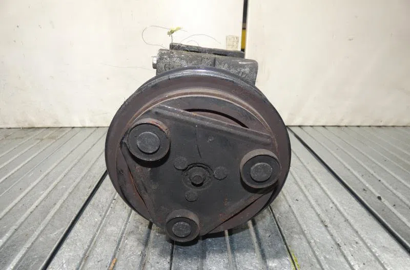 Compresseur air conditionne FORD FIESTA 4 PHASE 2 occasion — photo 2