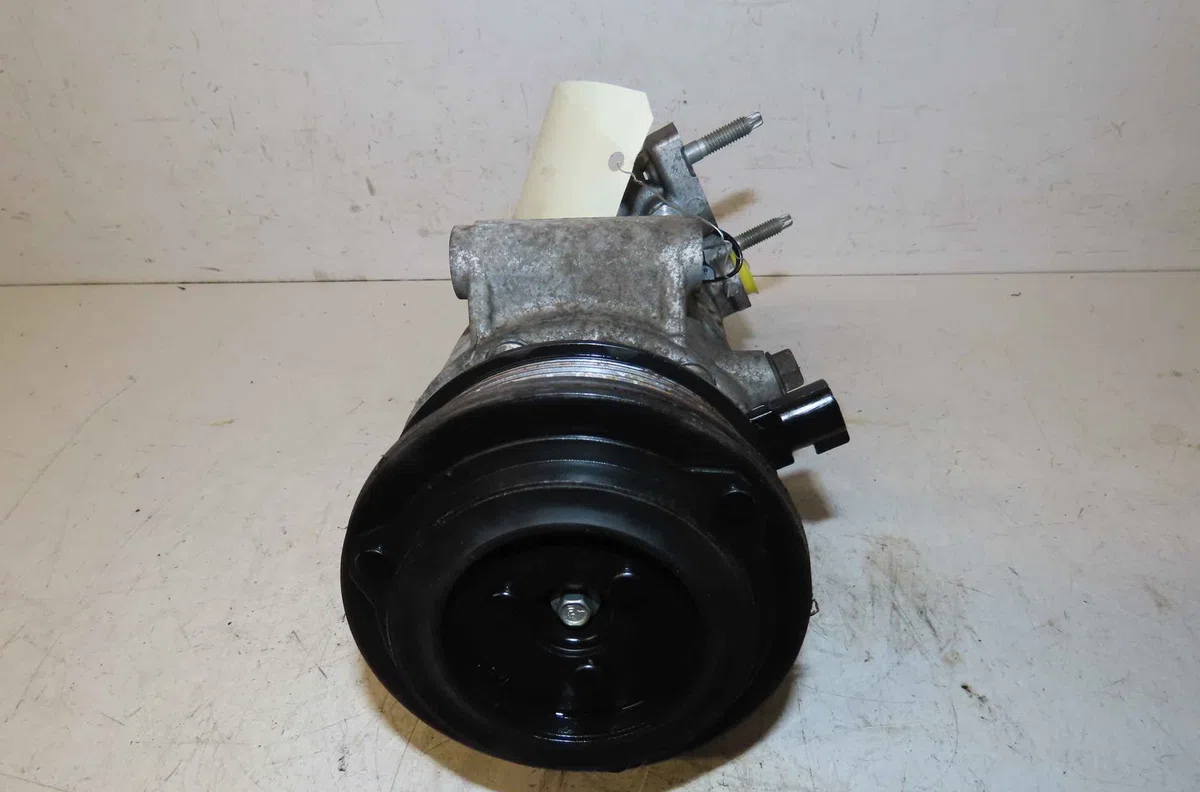 Compresseur air conditionne FORD FIESTA VII occasion — photo 2