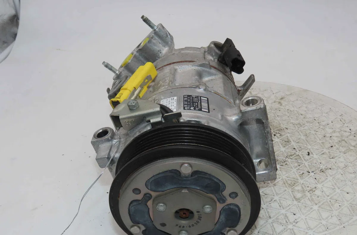 Compresseur air conditionne PEUGEOT 208 II occasion — photo 2
