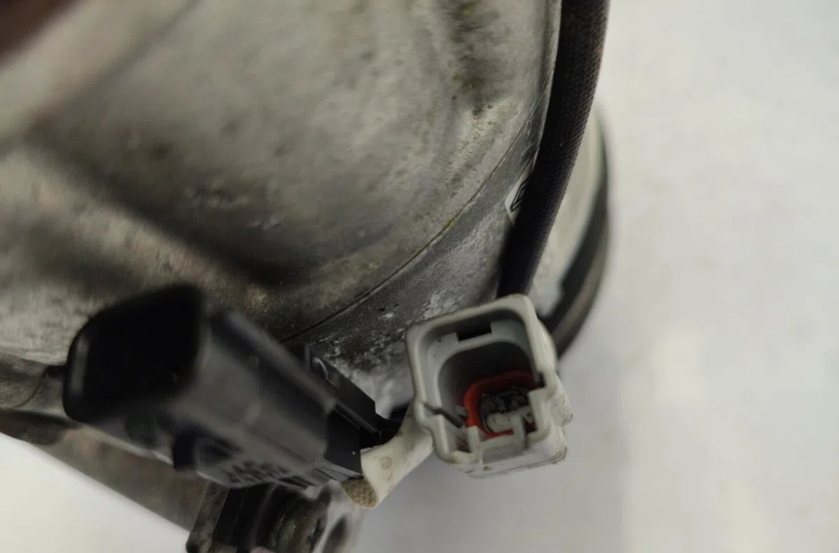 Compresseur air conditionne RENAULT CLIO 4 PHASE 1 occasion — photo 3