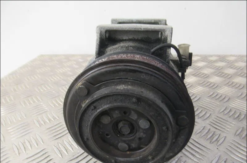 Compresseur air conditionne Volvo V70 II (285) 2.4 d (2001-2007) occasion — photo 2
