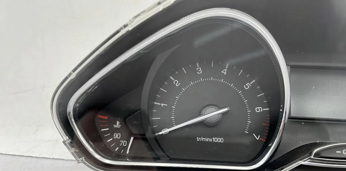 Compteur PEUGEOT 2008 1 PHASE 1 occasion — photo 3