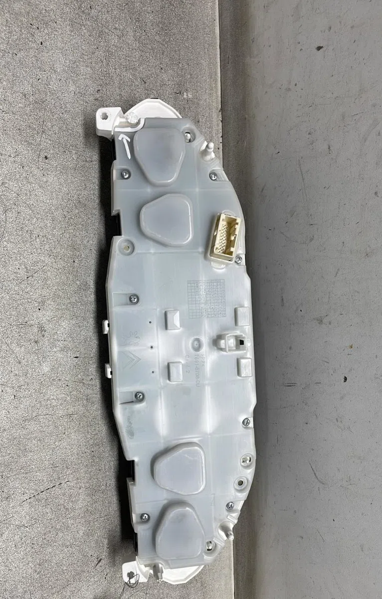 Compteur Peugeot 208 I (CA_, CC_) 1.2 vti 82 (2012) occasion — photo 2