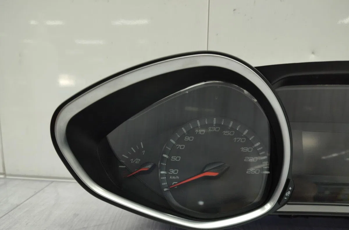 Compteur PEUGEOT 308 2 SW PHASE 1 BREAK occasion — photo 3